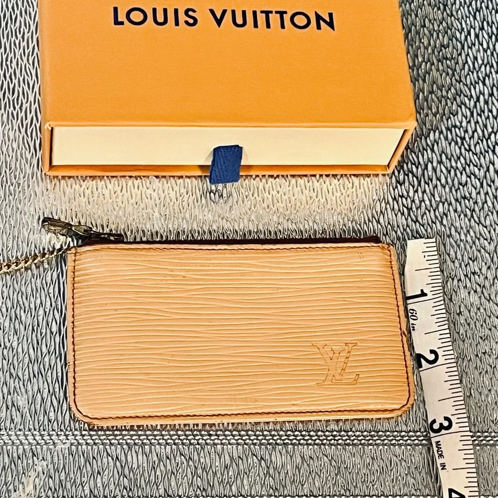 Louis Vuitton epi keychain charm coin wallet/makeup - Picture 6 of 13